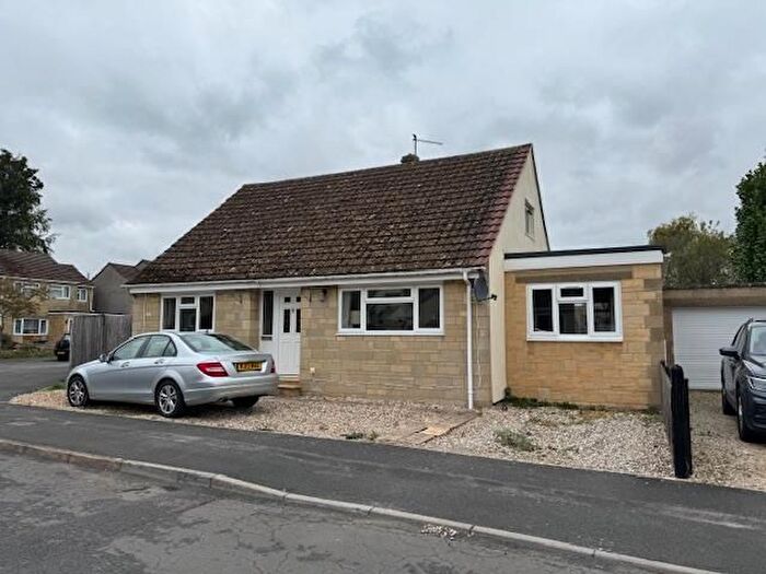 4 Bedroom Detached Bungalow For Sale In Lakeside, Fairford, GL7