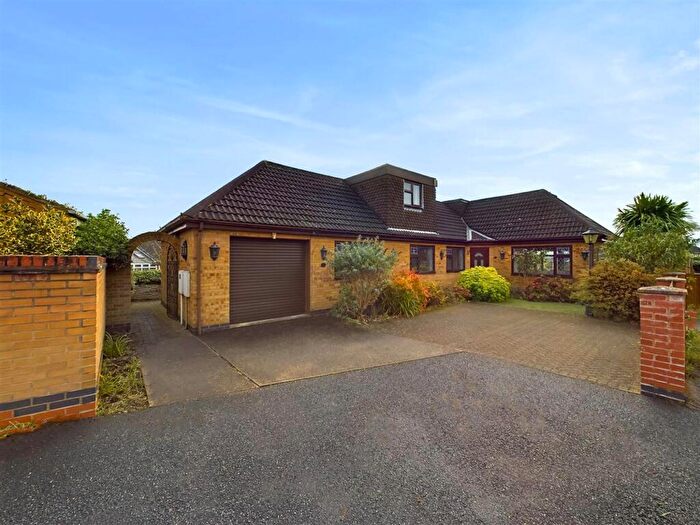 4 Bedroom Bungalow For Sale In Chestnut Avenue, Mapperley, Nottingham, NG3