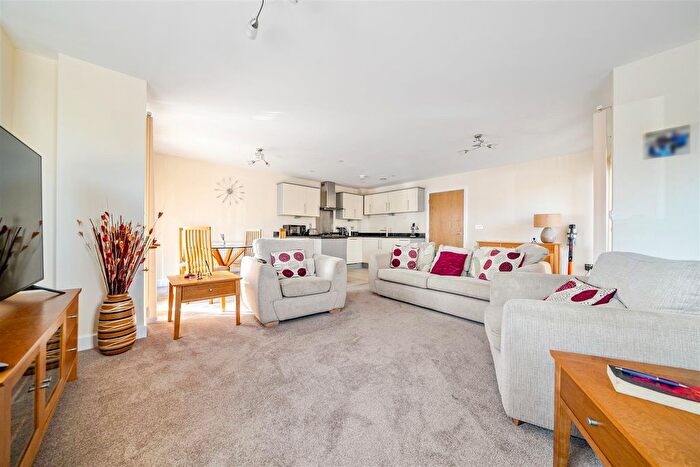 2 Bedroom Flat For Sale In Seagars Court, Broad Street, Old Portsmouth, PO1