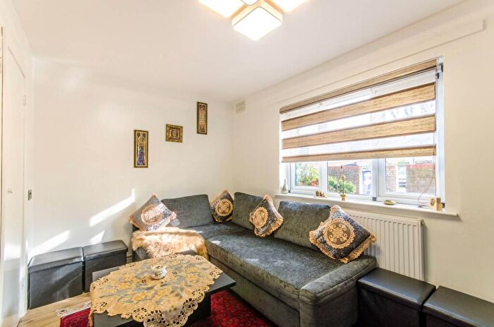 1 Bedroom Flat For Sale In Hastings Close, New Barnet, Barnet, EN5