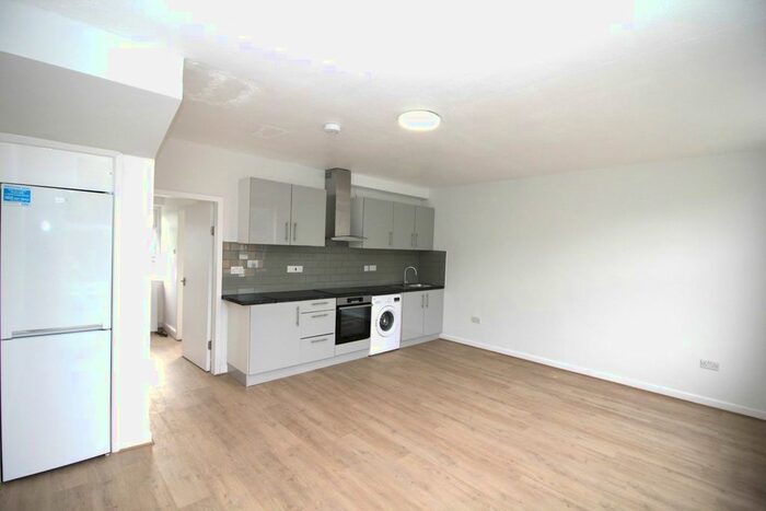 3 Bedroom Flat To Rent In Watling Street, Radlett, WD7