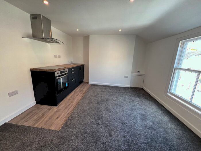 1 Bedroom Flat To Rent In Fore Street, Newton Abbot, TQ13