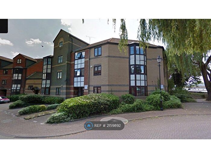 3 Bedroom Flat To Rent In New Bright Street, Reading, RG1