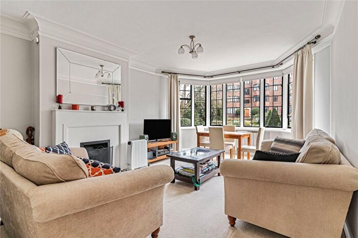 3 Bedroom Flat For Sale In Manor Fields, London, SW15
