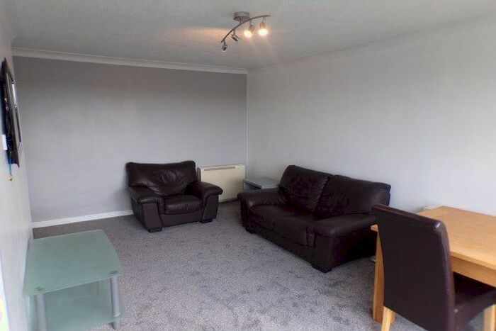 2 Bedroom Flat To Rent In Lowick Court, Newcastle Upon Tyne, NE3