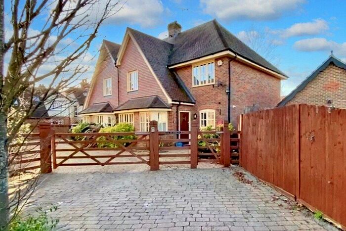 3 Bedroom Semi-Detached House To Rent In Reynolds Road, Beaconsfield, HP9