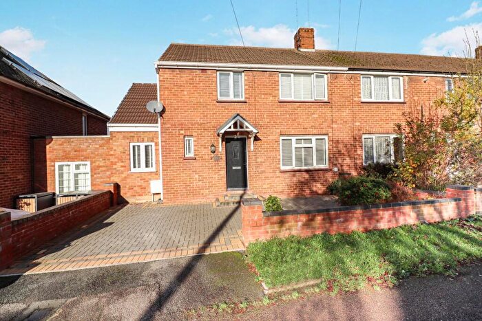 3 Bedroom End Of Terrace House For Sale In Balmoral Avenue, Rushden, NN10