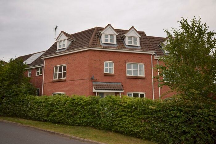 4 Bedroom Town House To Rent In Farnborough Drive, Daventry, NN11
