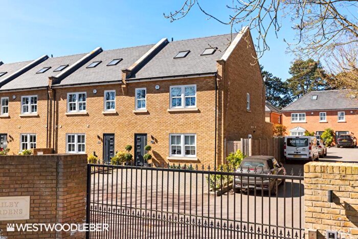 4 Bedroom End Of Terrace House For Sale In Hailey Gardens, Hailey, SG13