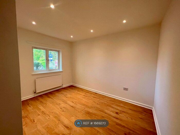 3 Bedroom Flat To Rent In Turnham Road, London, SE4