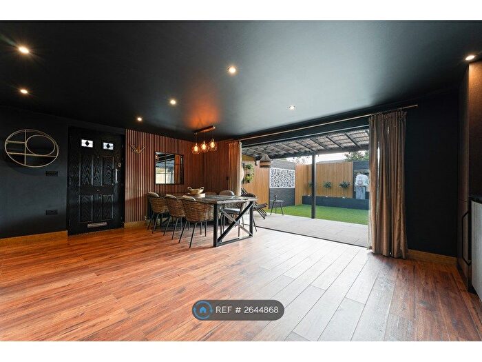 2 Bedroom Flat To Rent In Ashley Road, Parkstone, BH14