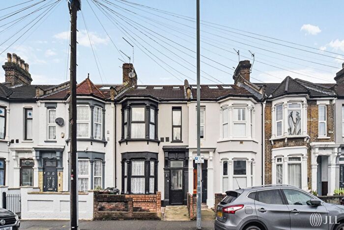 6 Bedroom Terraced House For Sale In Warren Road, London, E10