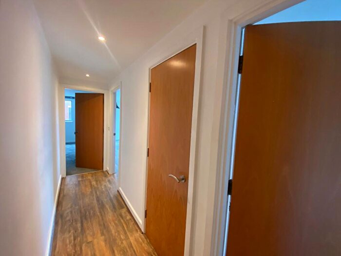 2 Bedroom Apartment To Rent In City Walk, Leeds, LS11