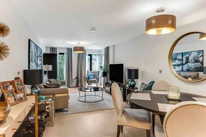2 Bedroom Apartment For Sale In Archway Road, Highgate, N6