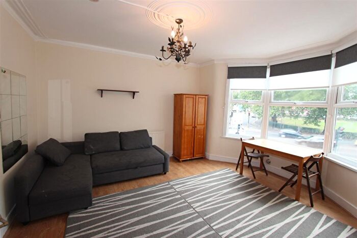 1 Bedroom Flat To Rent In Wordsworth Parade, Turnpike Lane, N8