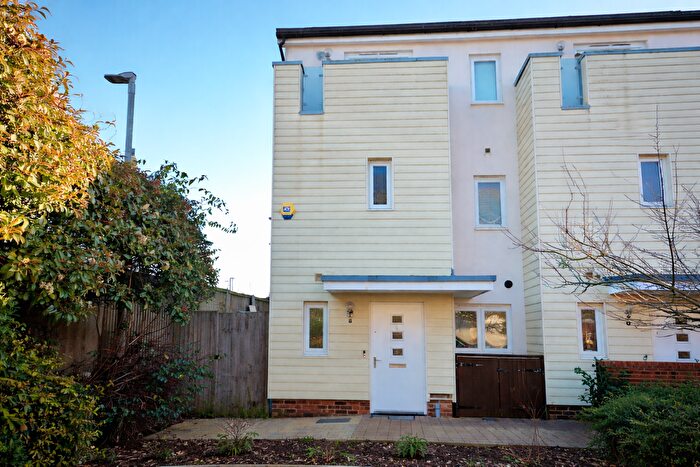 4 Bedroom End Of Terrace House To Rent In Pyle Close, Addlestone, KT15