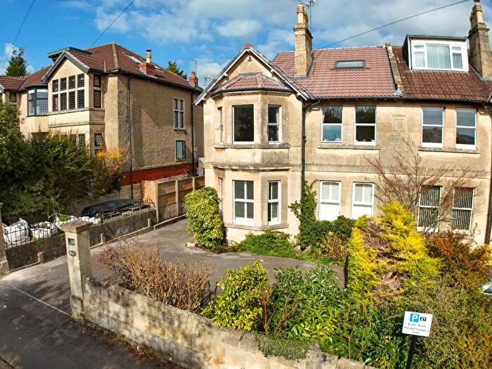 3 Bedroom Apartment For Sale In Grosvenor Villas, Bath, BA1