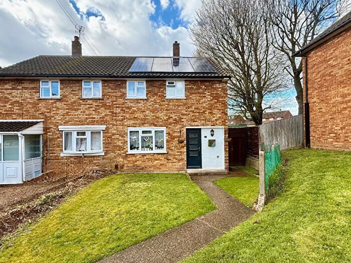 2 Bedroom Semi Detached House For Sale In Muswell Close, Runfold, Luton, Bedfordshire, LU3