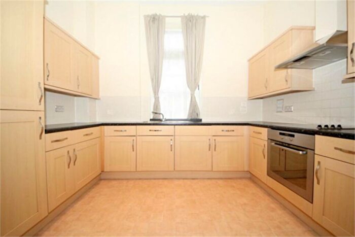 2 Bedroom Flat To Rent In Blackwell Close, Winchmore Hill, N21