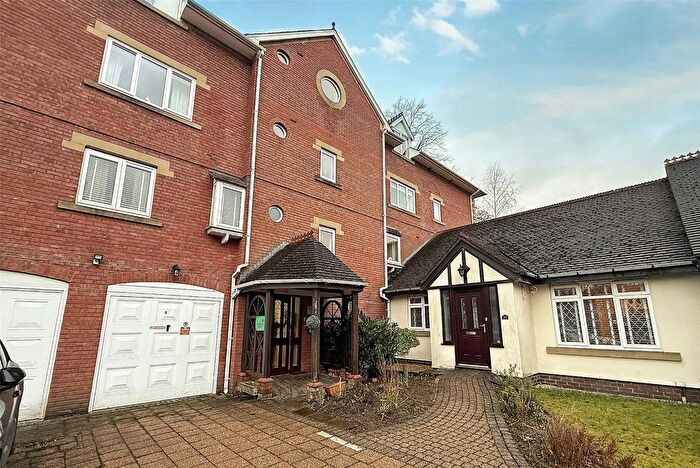 2 Bedroom Flat For Sale In Pegasus Court, Bury Road, Rochdale, Greater Manchester, OL11