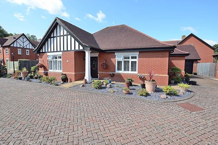 3 Bedroom Detached Bungalow For Sale In Brookside Place, Woodhall Spa, LN10