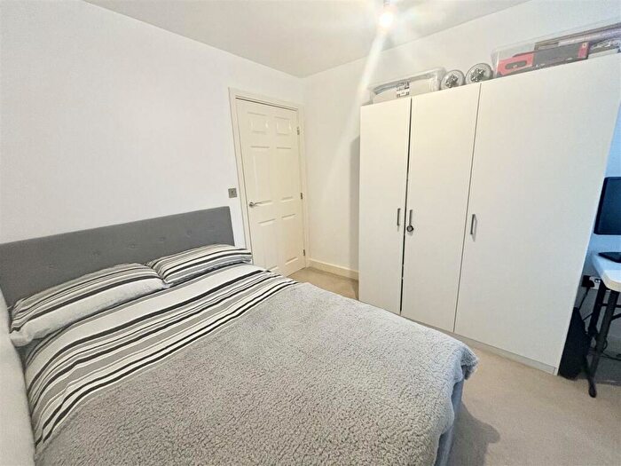 2 Bedroom Flat For Sale In Gower Place, Fleming Road, Chafford Hundred, RM16