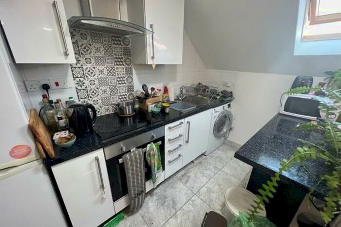 1 Bedroom Flat To Rent In Deen Court Adamstown, CF24