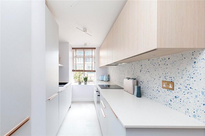 3 Bedroom Apartment To Rent In Gloucester Place, Marylebone, London, NW1