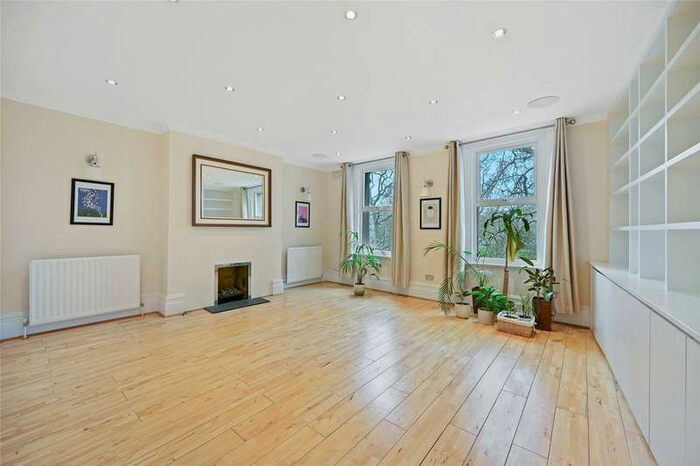 3 Bedroom Flat To Rent In Uxbridge Road, Shepherds Bush, London, W12