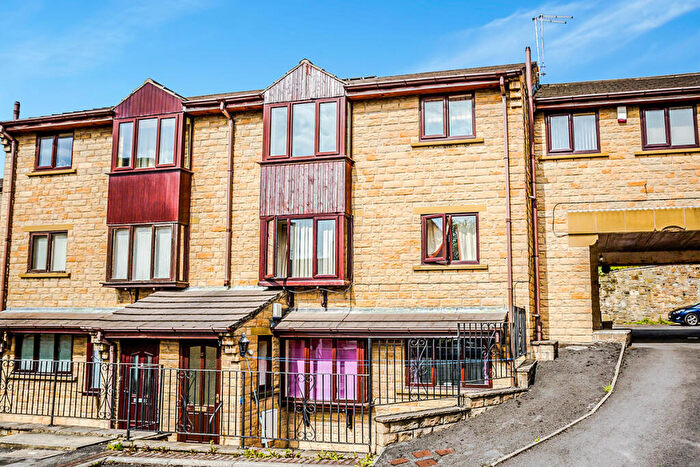 1 Bedroom Apartment To Rent In Beaumont Avenue, Moldgreen, Huddersfield, HD5
