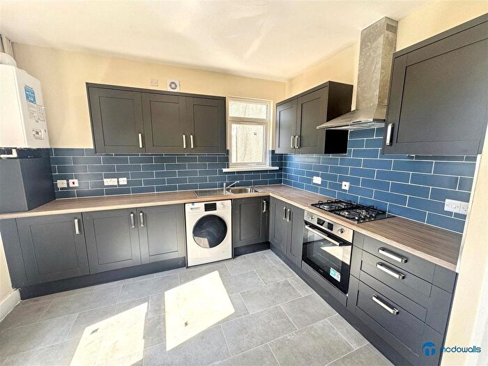 4 Bedroom Flat To Rent In Barking Road, East Ham, London, E6