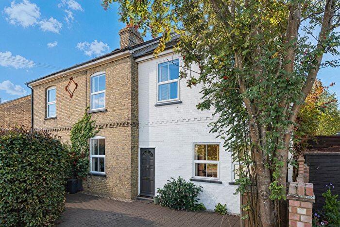 4 Bedroom Semi-detached House For Sale In Clifton Road, Henlow, SG16
