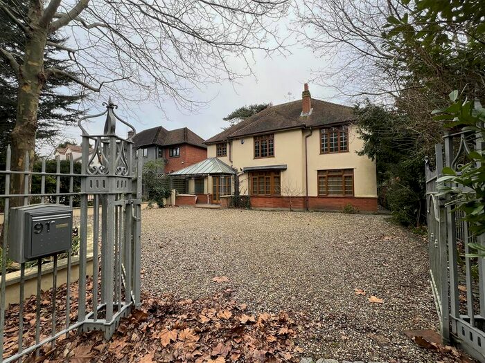 5 Bedroom Detached House To Rent In Ingrave Road, Brentwood, CM15