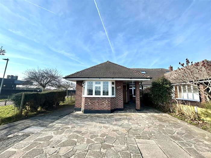3 Bedroom Semi-Detached Bungalow For Sale In Mountdale Gardens, Leigh-On-Sea, SS9