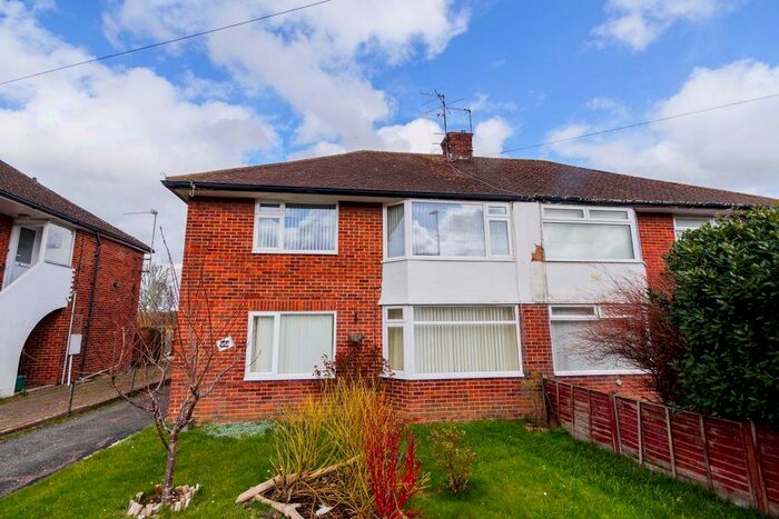 2 Bedroom Flat To Rent In Winchester Way, Leckhampton, Cheltenham, GL51