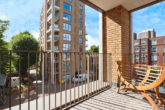 2 Bedroom Apartment For Sale In St. Clements Avenue, London, E3