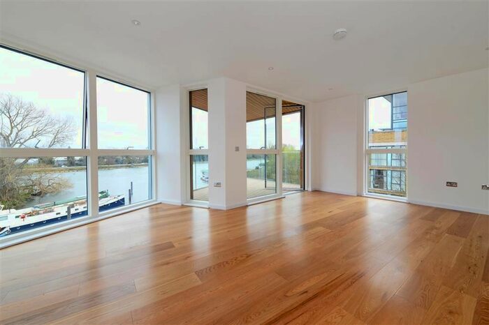 2 Bedroom Flat To Rent In Malt House Court, High Street, Brentford, TW8