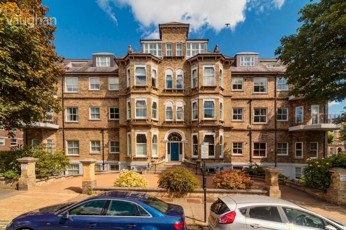 3 Bedroom Flat To Rent In Eaton Gate, Eaton Gardens, Hove, BN3