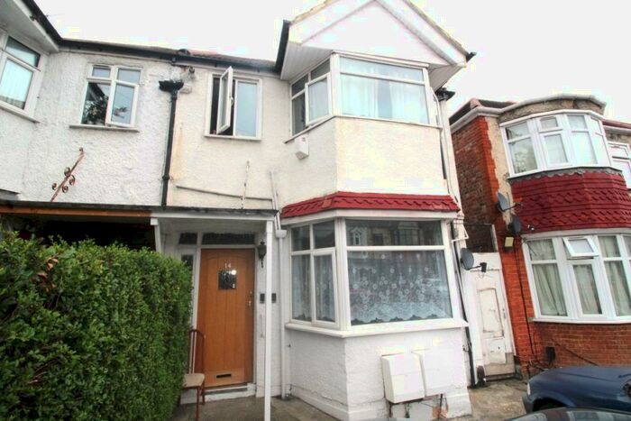 2 Bedroom Flat To Rent In Bowrons Avenue, Wembley, Middlesex, HA0
