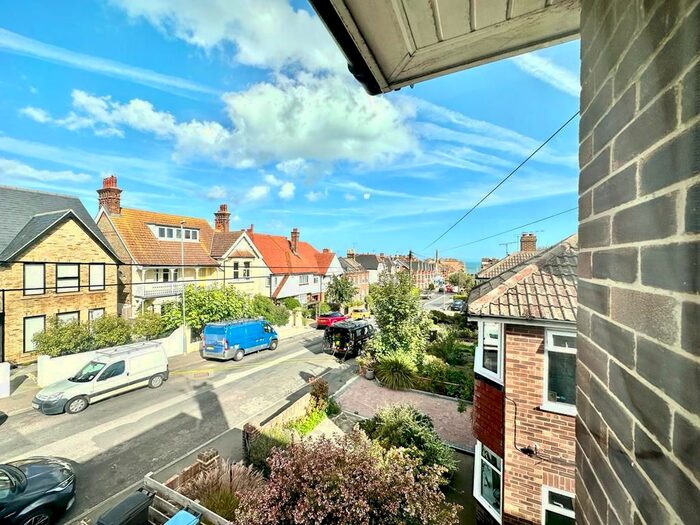 2 Bedroom Flat To Rent In West Cliff Road, Broadstairs, CT10