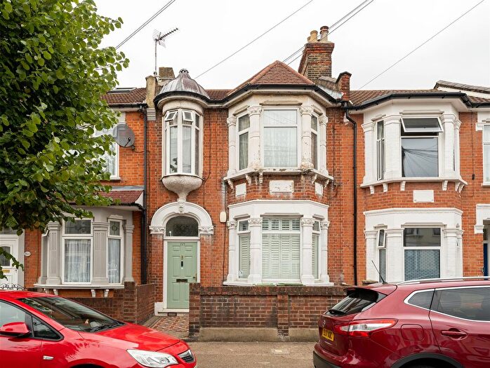 3 Bedroom Flat For Sale In Sixth Avenue, Manor Park, E12
