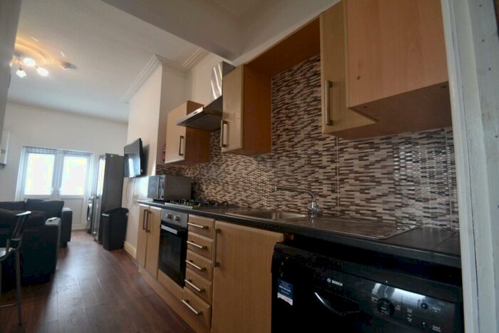 6 Bedroom Terraced House To Rent In Berkeley Avenue, Victoria Park, Manchester, M14