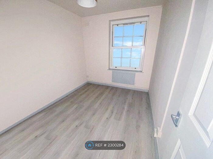 3 Bedroom Flat To Rent In Peckham, London, SE15