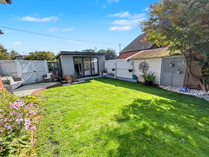 5 Bedroom Detached House For Sale In West Christchurch, BH23