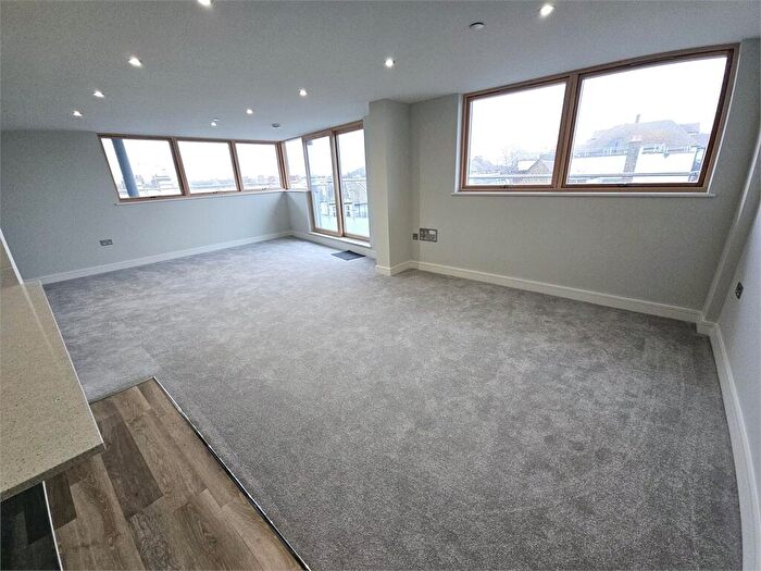 2 Bedroom Apartment For Sale In The Broadway, Leigh On Sea, Leigh On Sea, SS9