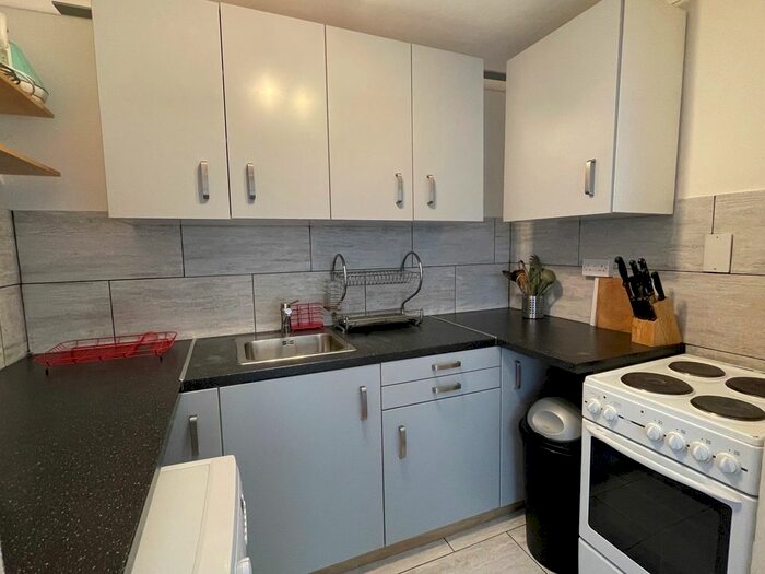 2 Bedroom Flat To Rent In Blythe Road, Kensington Olympia, London, W14