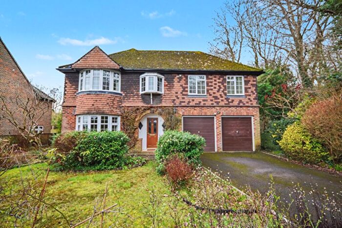 5 Bedroom Detached House For Sale In Parkland Grove, Weybourne, Farnham, GU9