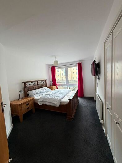 2 Bedroom Flat To Rent In Hawkhill Close, Edinburgh, EH7