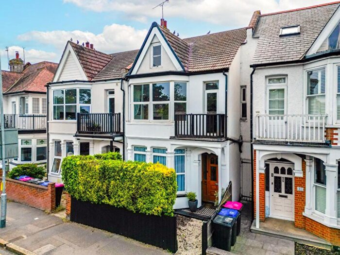 3 Bedroom Terraced House For Sale In Leigh Road, Leigh-On-Sea, SS9