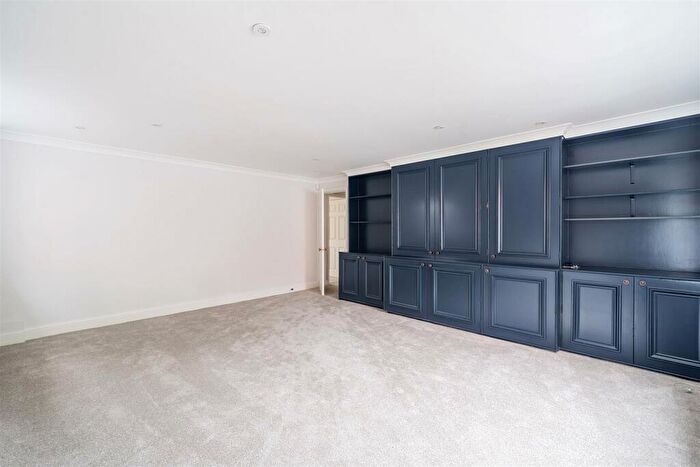 5 Bedroom Detached House To Rent In Manse Gardens, Cheltenham, GL51
